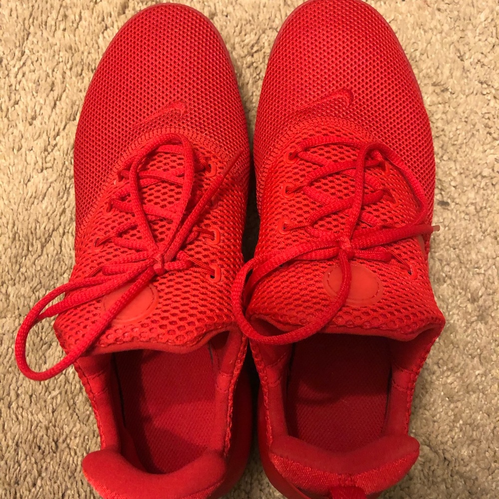 Red Nike Roshe